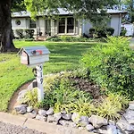 The Place Between The Lakes 4 Bedrooms 4 Beds Holiday home *