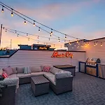 Holiday home Ultimate Rooftop Double Games Bbq Skyline Views *