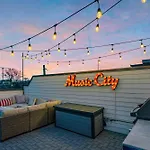 Ultimate Rooftop Double Games Bbq Skyline Views Holiday home Nashville