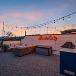 Ultimate Rooftop Double Games Bbq Skyline Views * Nashville