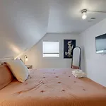 Bougie Squirrel Glam Pad Nashville