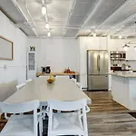 Bougie Squirrel Glam Pad Nashville