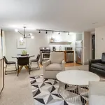 Charming For 4 In Family Dt Walk To Broadway *