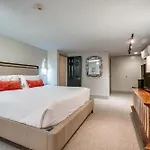 Charming For 4 In Family Dt Walk To Broadway Holiday home Nashville