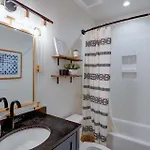 Charming Historic Loft Near Centennial Park Holiday home *