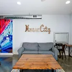 Modern 2 Bdr Townhome Minutes From Downtown Holiday home *