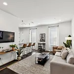 1 Bdr Loft Centrally Located In West End Holiday home *