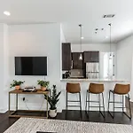 1 Bdr Loft Centrally Located In West End Nashville