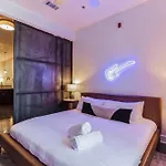 1 Bdr Loft Near The Parthenon