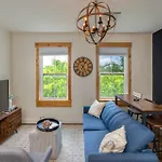 Charming Historic Loft Near Centennial Park