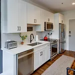 Charming Historic Loft Near Centennial Park Holiday home *