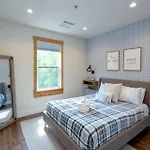 Charming Historic Loft Near Centennial Park *