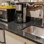 Retreat For 4 Near Dt Walk To Broadway *