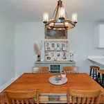 Centrally Located Cozy Pet Friendly Holiday home Nashville