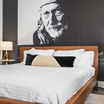 Beautiful For 4 Mins To Nightlife Holiday home