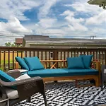 Centrally Located Cozy Pet Friendly Cottage