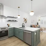 Apartment With Free Parking, 3 Miles Downtown, Near Restaurants