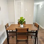 Brentwood A2 I Cozy & Comfy I 2bd I Free Parking Apartment *