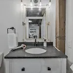 Apartment Luxe Loft With Speakeasy Parking And 2 Mi To Broadway Nashville