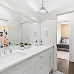 Two Adjacent Homes By 12 South And Belmont That Sleeps 24 Holiday home Nashville