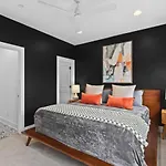 Two Adjacent Homes By 12 South And Belmont That Sleeps 24 * Nashville