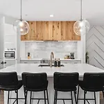 Two Adjacent Homes By 12 South And Belmont That Sleeps 24 * Nashville