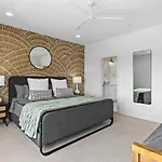 Two Adjacent Homes By 12 South And Belmont That Sleeps 24