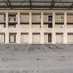 Riverfront Charm - A Scenic Downtown Stay For 6