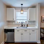 Centrally Located Cozy Pet Friendly Nashville