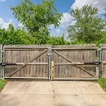 Centrally Located Cozy Pet Friendly Holiday home Nashville