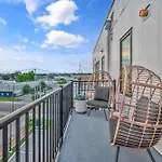 Penthouse View Flat Modern Design With Balcony