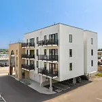 Penthouse View Flat Modern Design With Balcony Apartment *