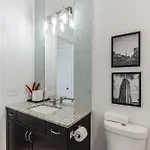 1 Bdr Loft Centrally Located In West End Holiday home