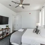 1 Bdr Loft Centrally Located In West End Holiday home Nashville