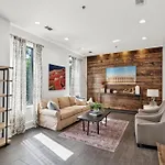 Holiday home 1 Bdr Loft Centrally Located In West End