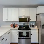 Centrally Located Cozy Pet Friendly Holiday home *
