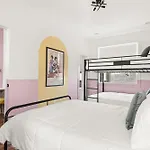 The Jolene Bubbly Bar With Views 5min To Dt Holiday home Nashville