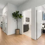 Riverview With Garage And Balcony And Walk Downtown
