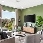 Riverview With Garage And Balcony And Walk Downtown *
