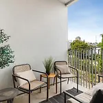 Riverview With Garage And Balcony And Walk Downtown