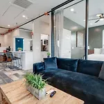 Apartment Modern Getaway Near Vandy *