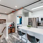 Modern Getaway Near Vandy Nashville