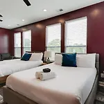Modern Getaway Near Vandy