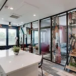 Modern Getaway Near Vandy *