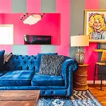 Holiday home Dolly's Yacht Club - Cozy Retreat Near Broadway