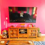 Dolly's Yacht Club - Cozy Retreat Near Broadway Holiday home Nashville