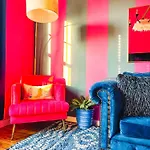 Holiday home Dolly's Yacht Club - Cozy Retreat Near Broadway *