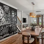 Nash - Music Retreat - 757a Lynwood Ave Holiday home