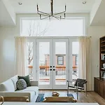 Storybook - Perfect For Couples And Solo Travelers
