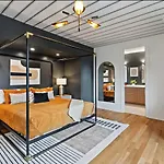 Holiday home 2 Homes With Rooftops & Views Nashville